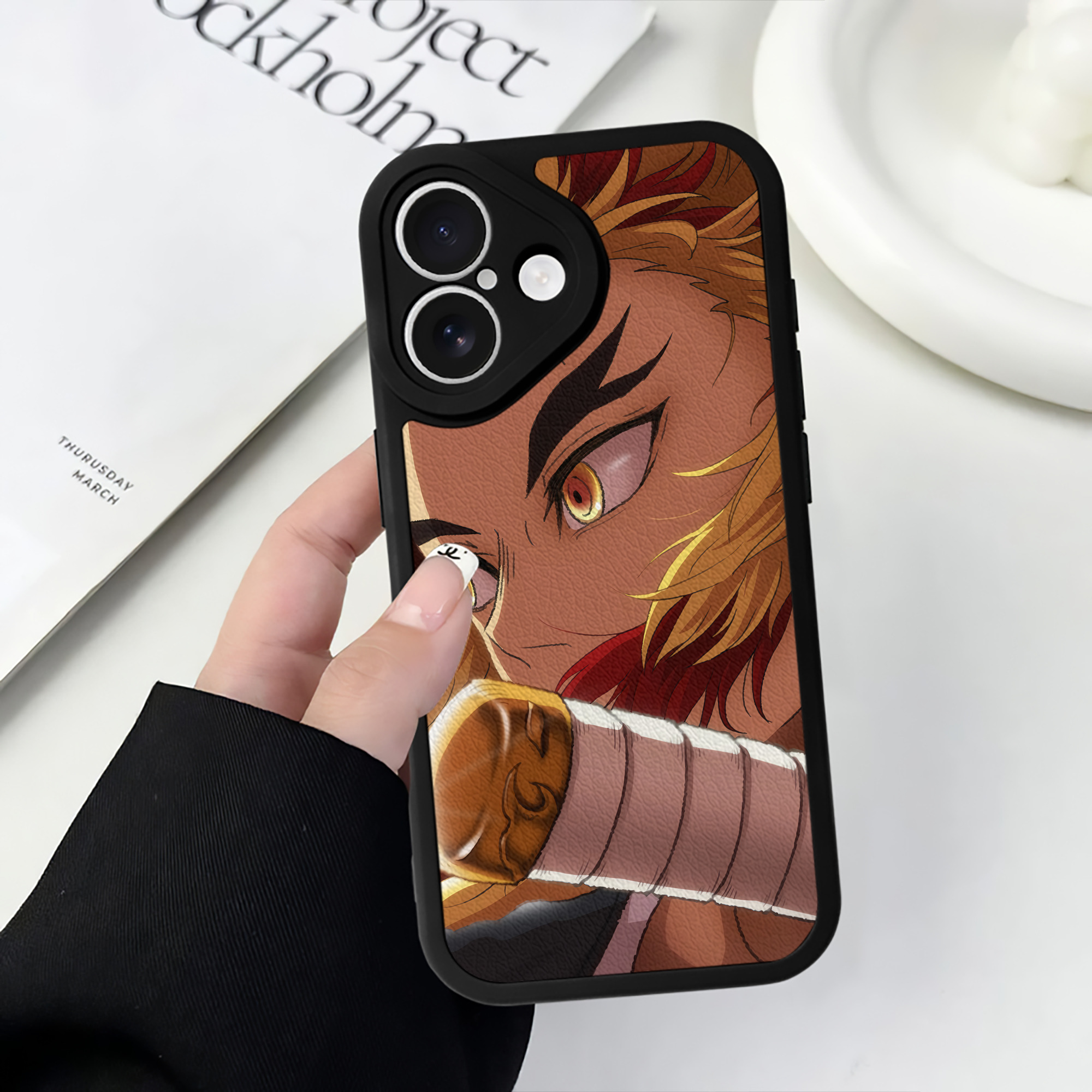 （画像用） 炎柱-煉󠄁獄 杏寿郎／れんごく きょうじゅろう Rengoku Kyoujurou 【iPhone 16シリーズ対応】シリコンスマホケース（レザー調） 材質：シリコン